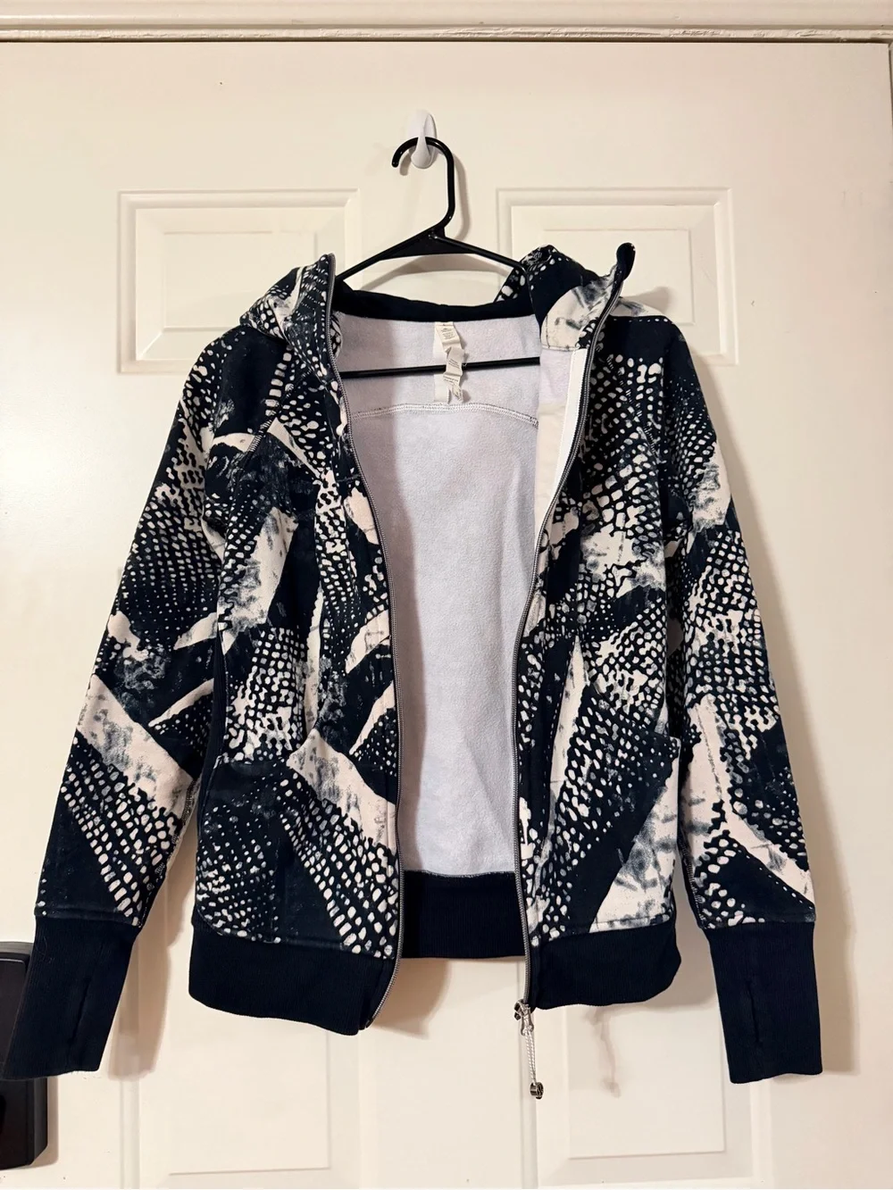 Lululemon Black & White Patterned Scuba Zip-Up Hoodie With Thumbholes